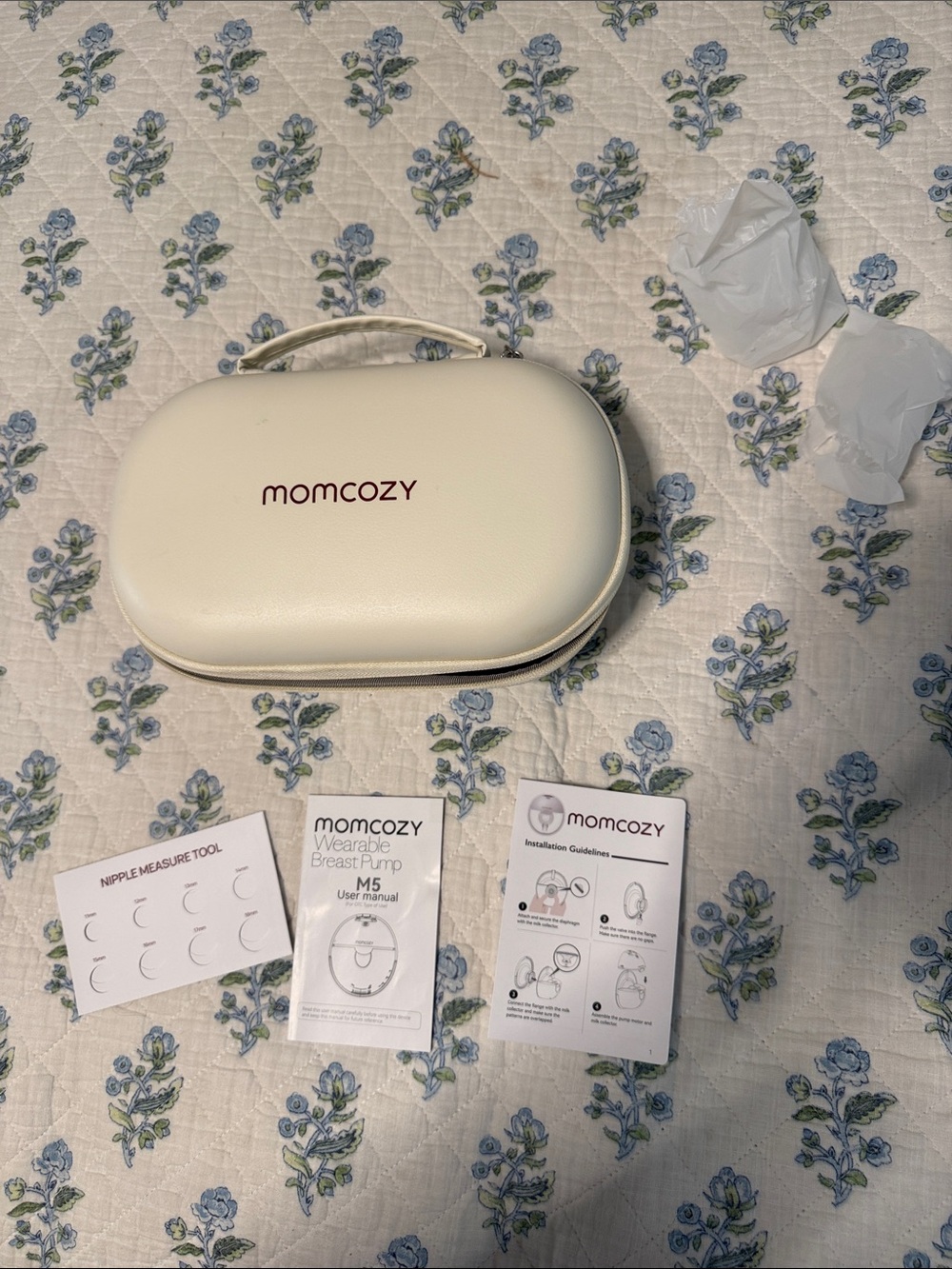 Momcozy Wearable with Carry Case